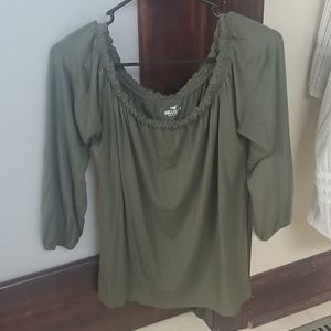 Hollister top medium olive green